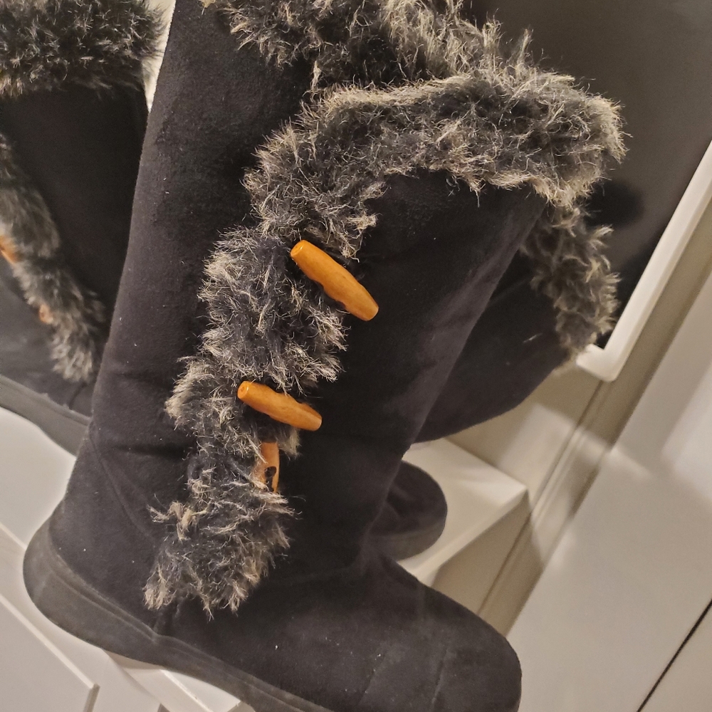 Maurices Womens size 10 boots